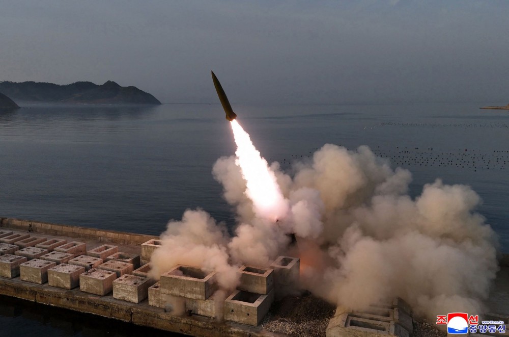 La Corée du Nord tire un missile balistique vers la mer du Japon, selon l'armée sud-coréenne