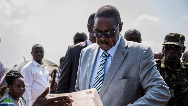 Malawi: le président sortant Lazarus Chakwera reconnaît sa défaite face à son rival Peter Mutharika