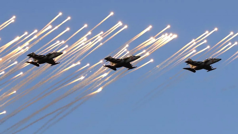 Le déploiement en Europe d'avions français avec des armes nucléaires ne renforcera pas la «sécurité» (Kremlin)