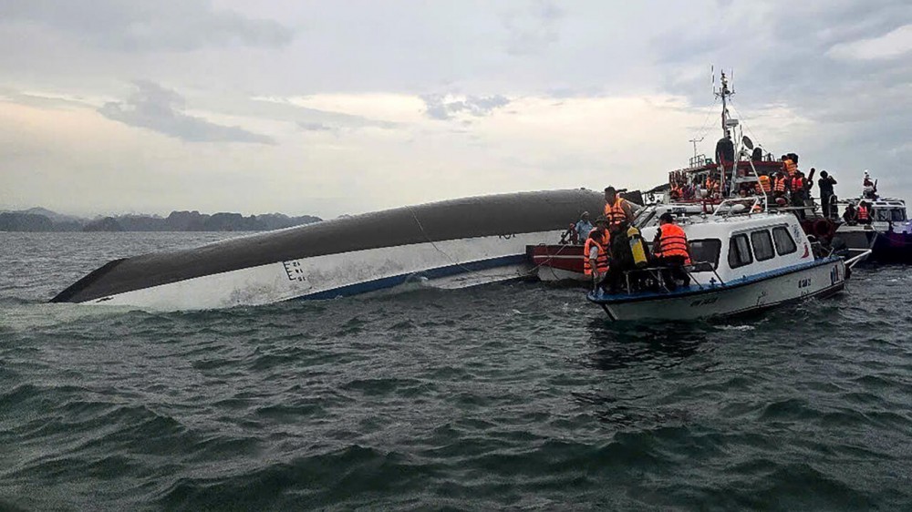 Un naufrage de bateau touristique dans la baie d'Halong, au Vietnam, fait au moins 28 morts