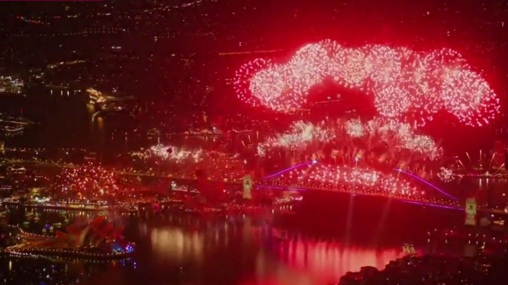 Le monde célèbre le passage en 2026 sous les feux d'artifice