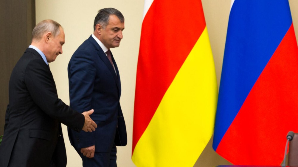 Russie: Poutine simplifie l'accès à la nationalité russe pour les habitants des régions séparatistes géorgiennes d'Abkhazie et d'Ossétie du Sud