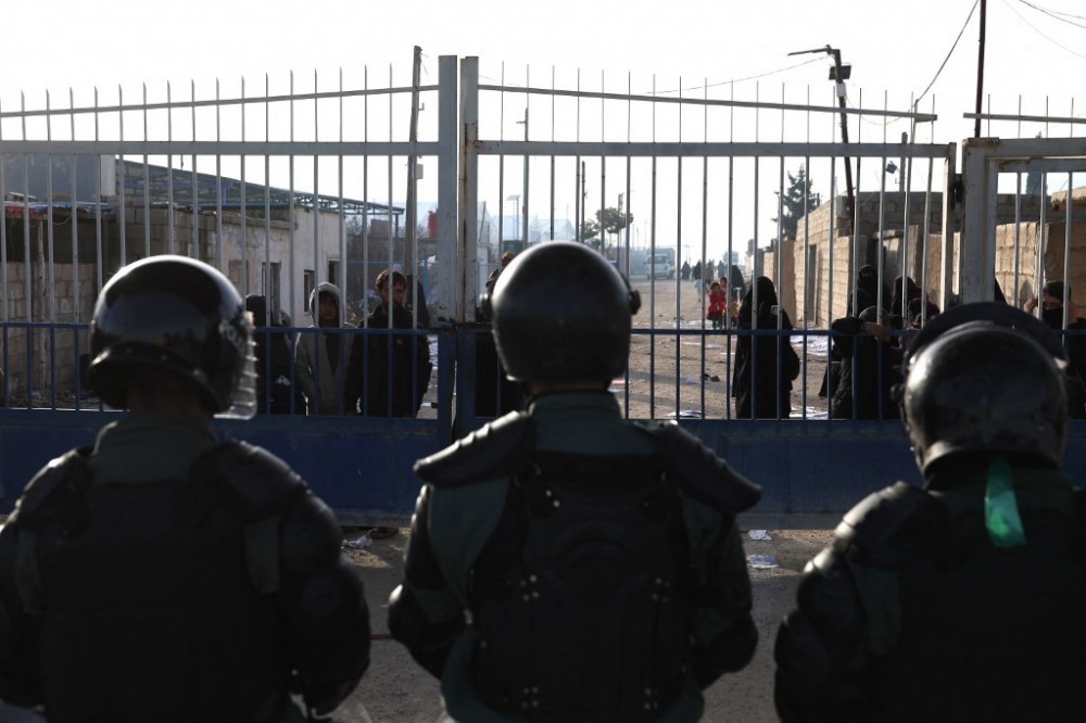 Les États-Unis vont transférer jusqu'à 7000 détenus du groupe État islamique de Syrie vers l'Irak