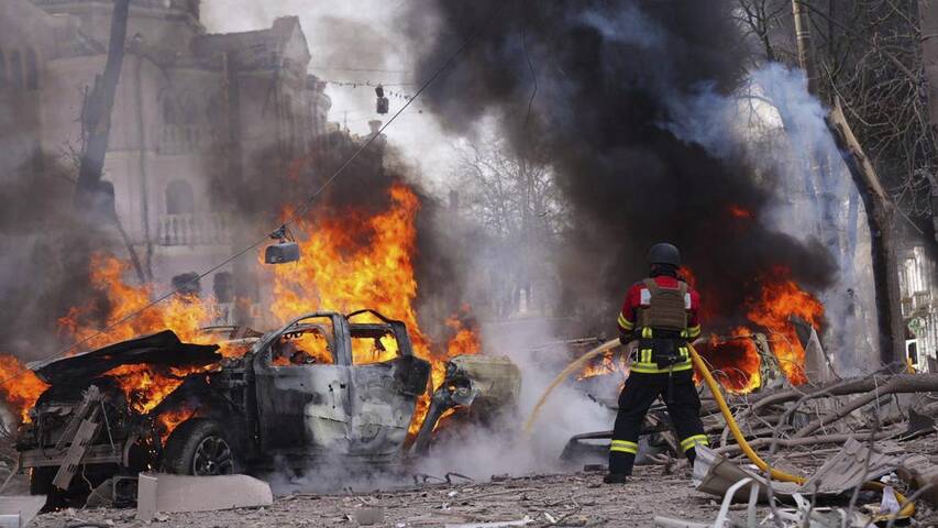 Ukraine: quatre morts et 12 blessés dans une explosion sur un quai de gare au nord du pays