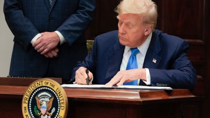 Droits de douane: Donald Trump signe un décret imposant 50\% sur les produits brésiliens